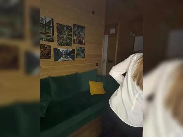 Masturbate to cute performer Ann-den ann-den from BongaCams