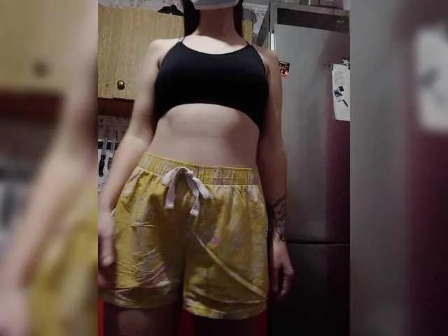 Avrori from BongaCams