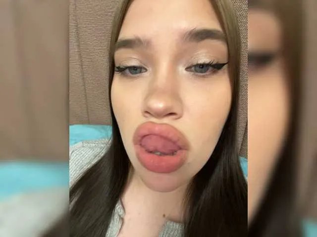 Glossmixdoll from BongaCams