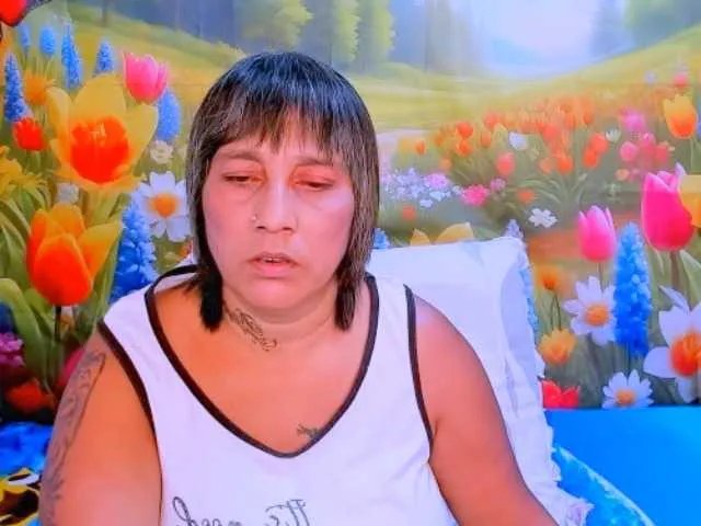 indianroxy from BongaCams