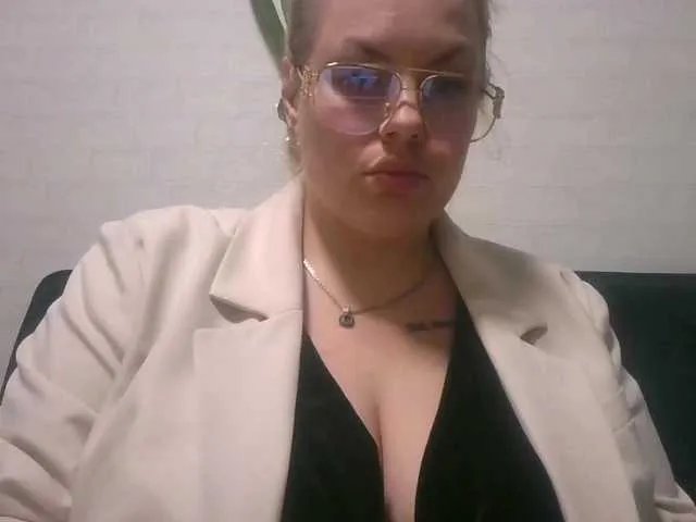 RobinLili from BongaCams