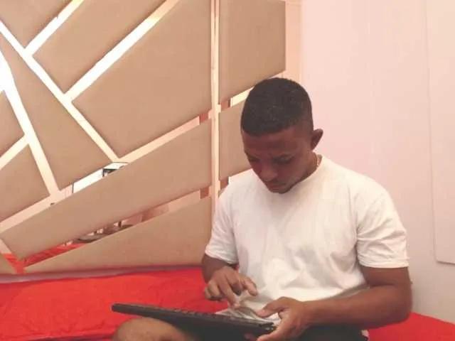 tu-y-yo19 from BongaCams