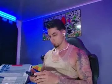 camiloalvarezzz3 from Chaturbate