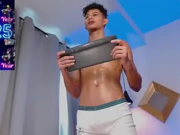 kamisuarezz from Chaturbate