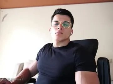 maximohoot from Chaturbate